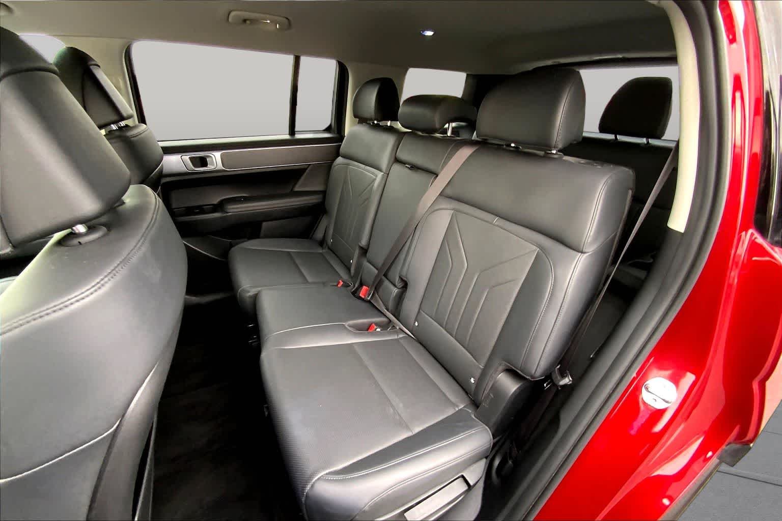 Used 2025 Ultimate Red Hyundai SEL image 21