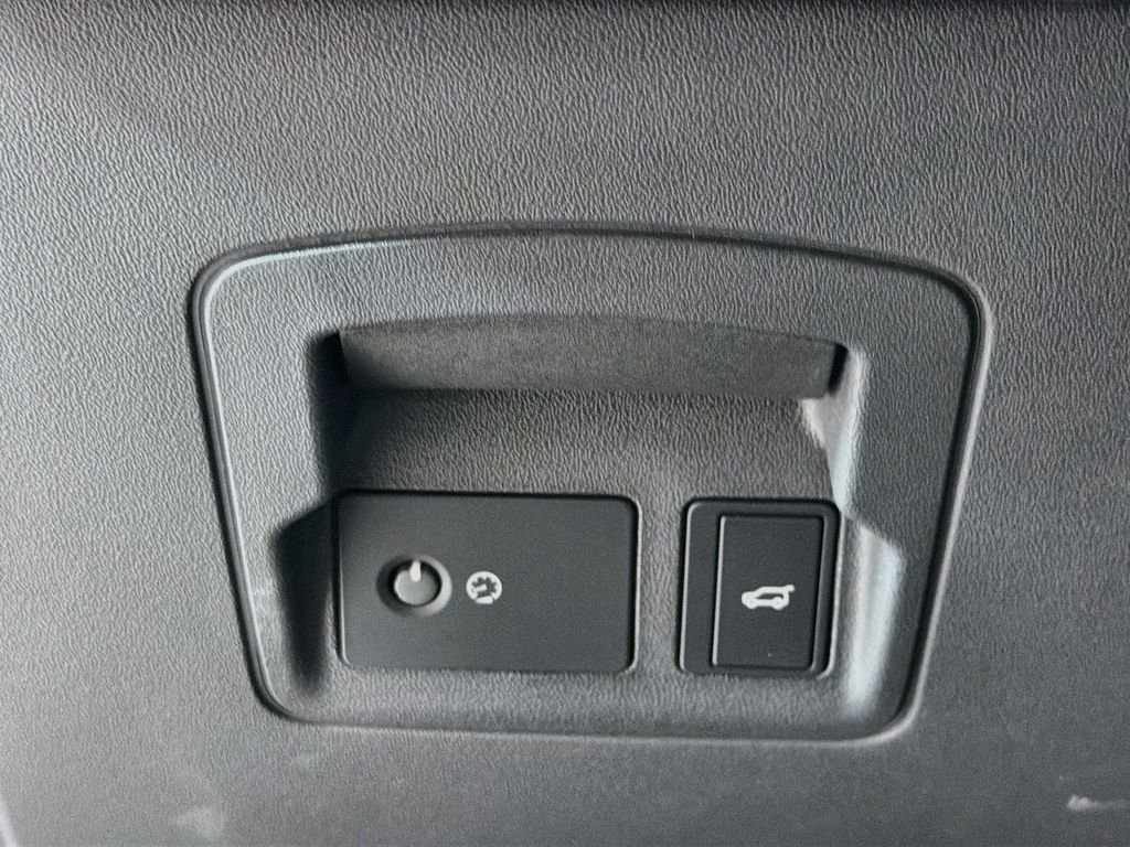 New 2026 Santorini Black Land Rover P250 Base image 10