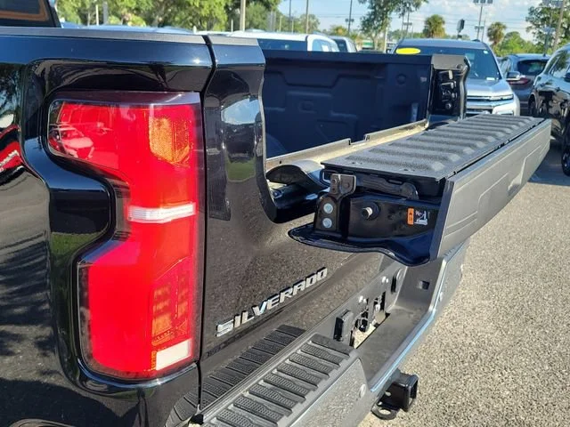 2025 Chevrolet Silverado 2500HD LTZ - Photo 18