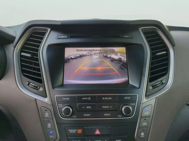 Used 2018 Silver Hyundai SE image 22
