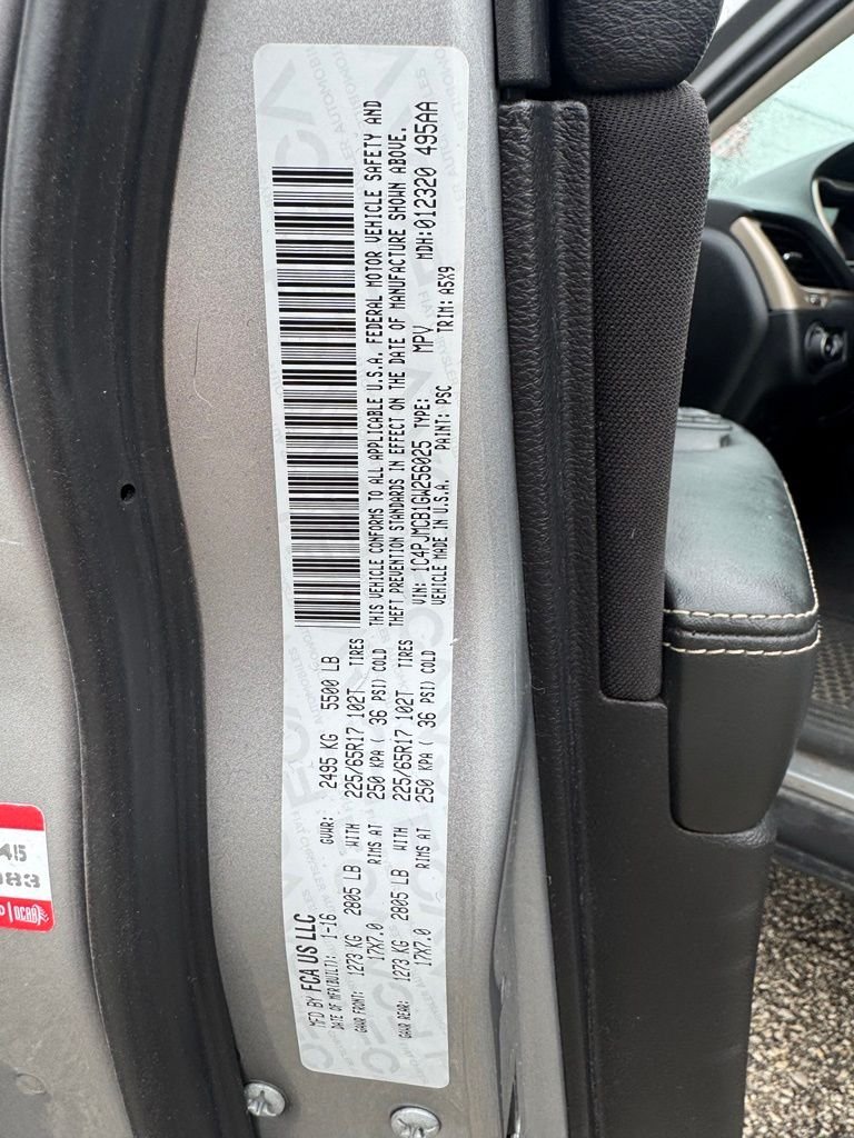 Used 2016 Silver Jeep Latitude image 8