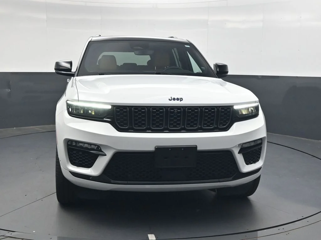 Used 2023 White Jeep Summit Reserve 4xe image 15