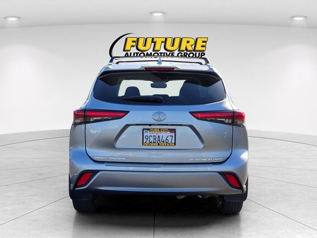 Used 2022 Silver Toyota Platinum image 5
