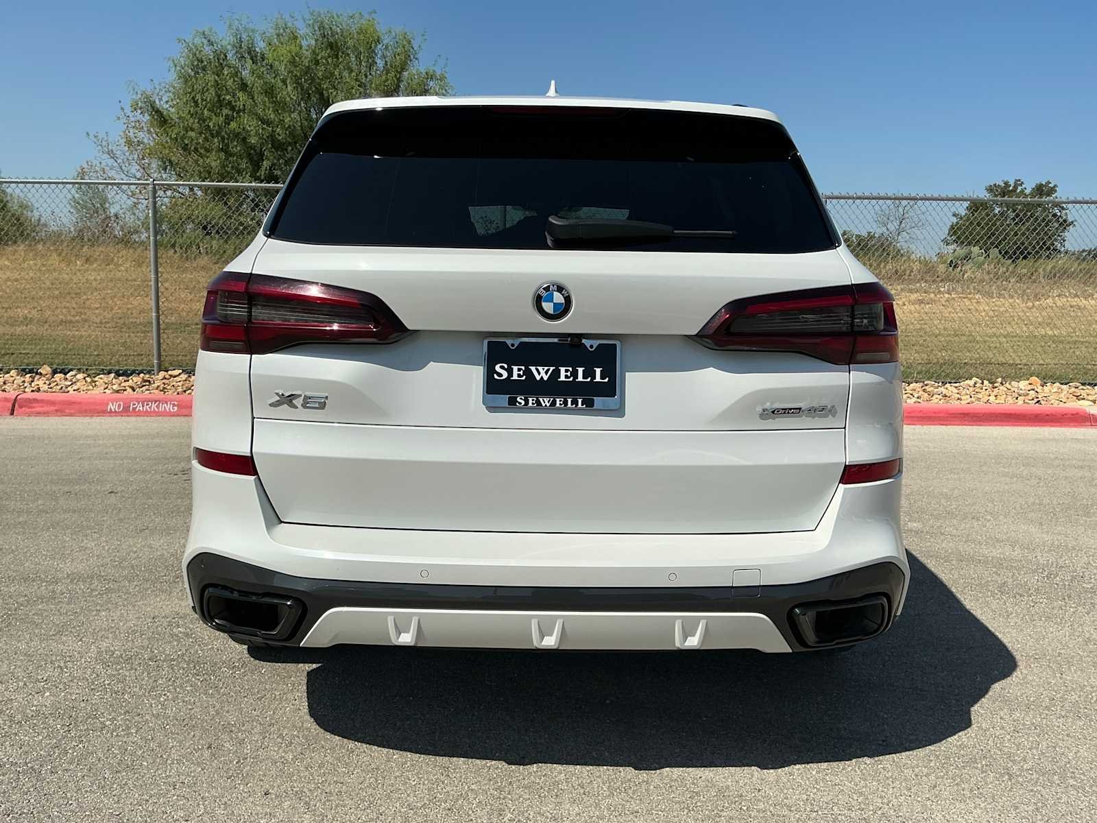 Used 2023 Mineral White Metallic BMW xDrive40i image 5