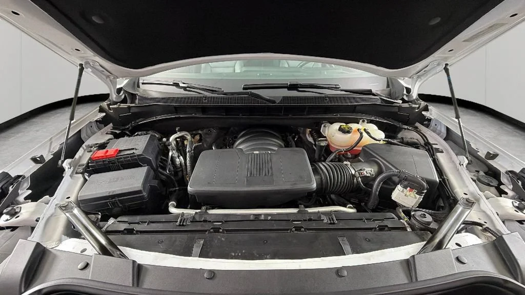 Used 2025 Summit White Chevrolet LT image 40