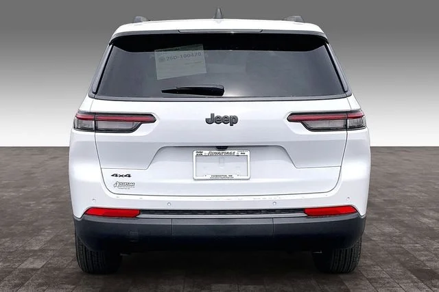 New 2026 Bright White Clear-Coat Exterior Paint Jeep Laredo image 4