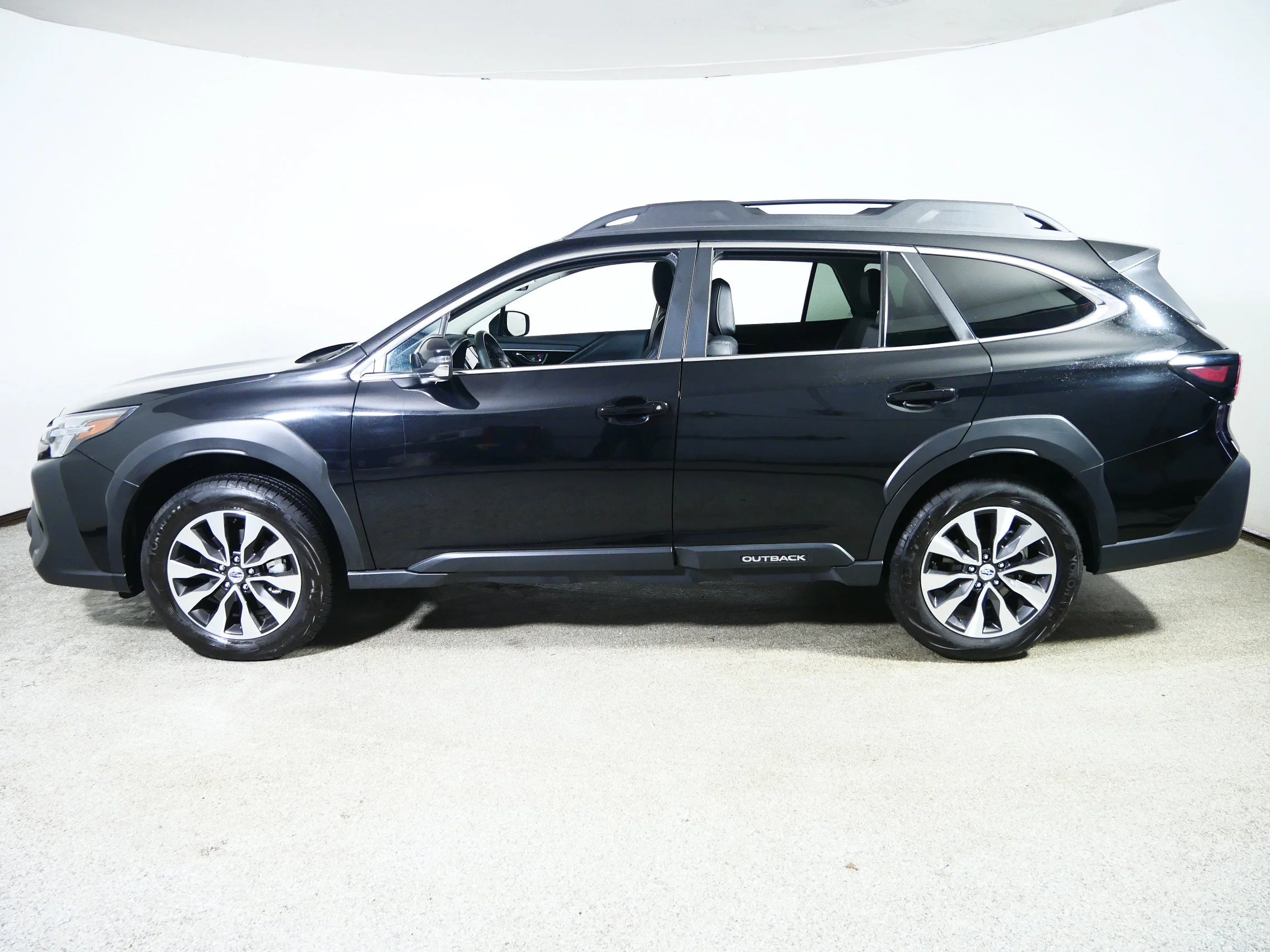 Used 2025 Crystal Black Silica Subaru Limited image 4