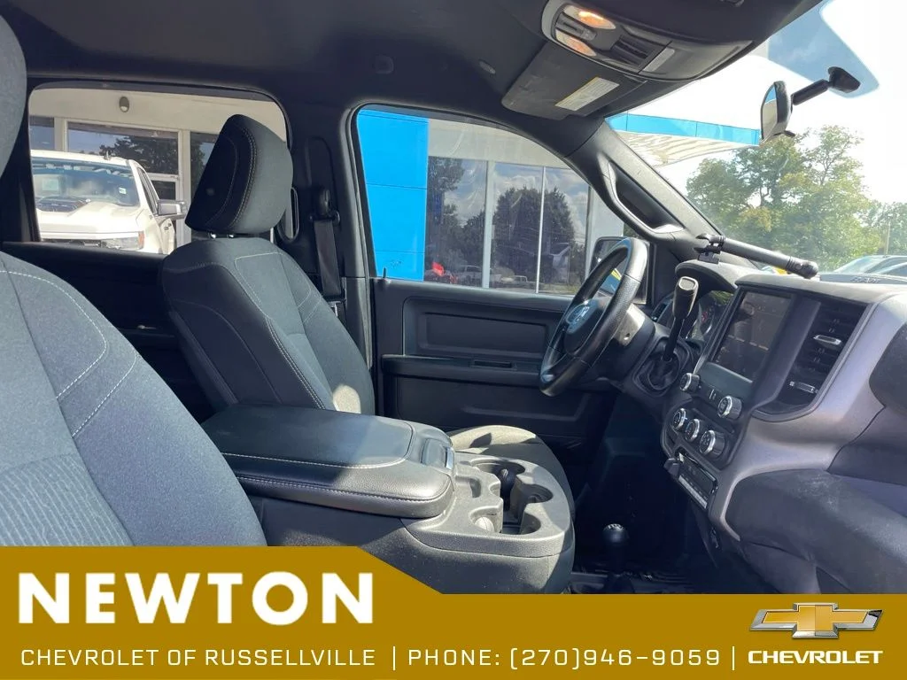 Used 2022 Crystal Metallic Ram Tradesman image 9