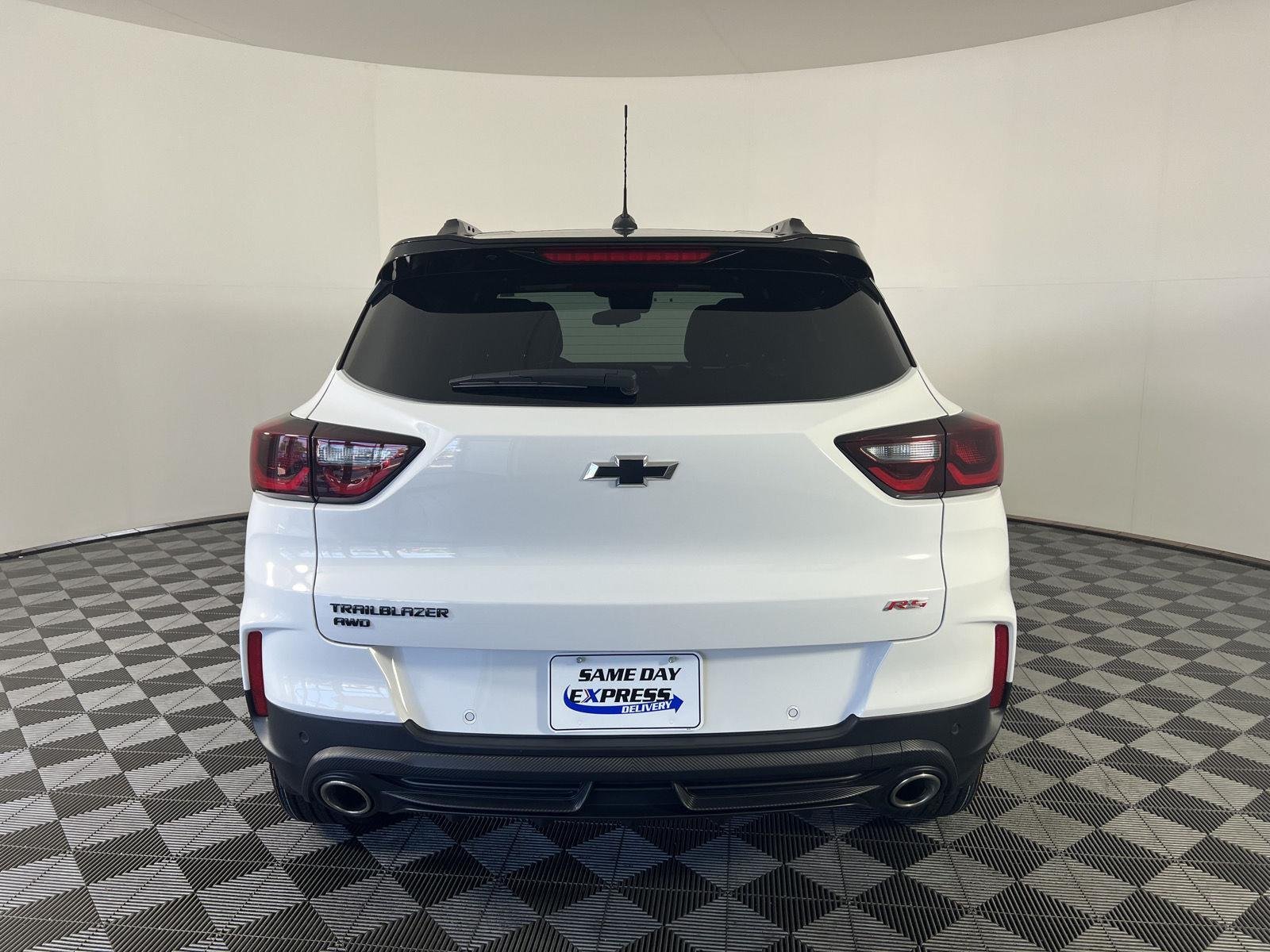Used 2024 Summit White Chevrolet RS image 25
