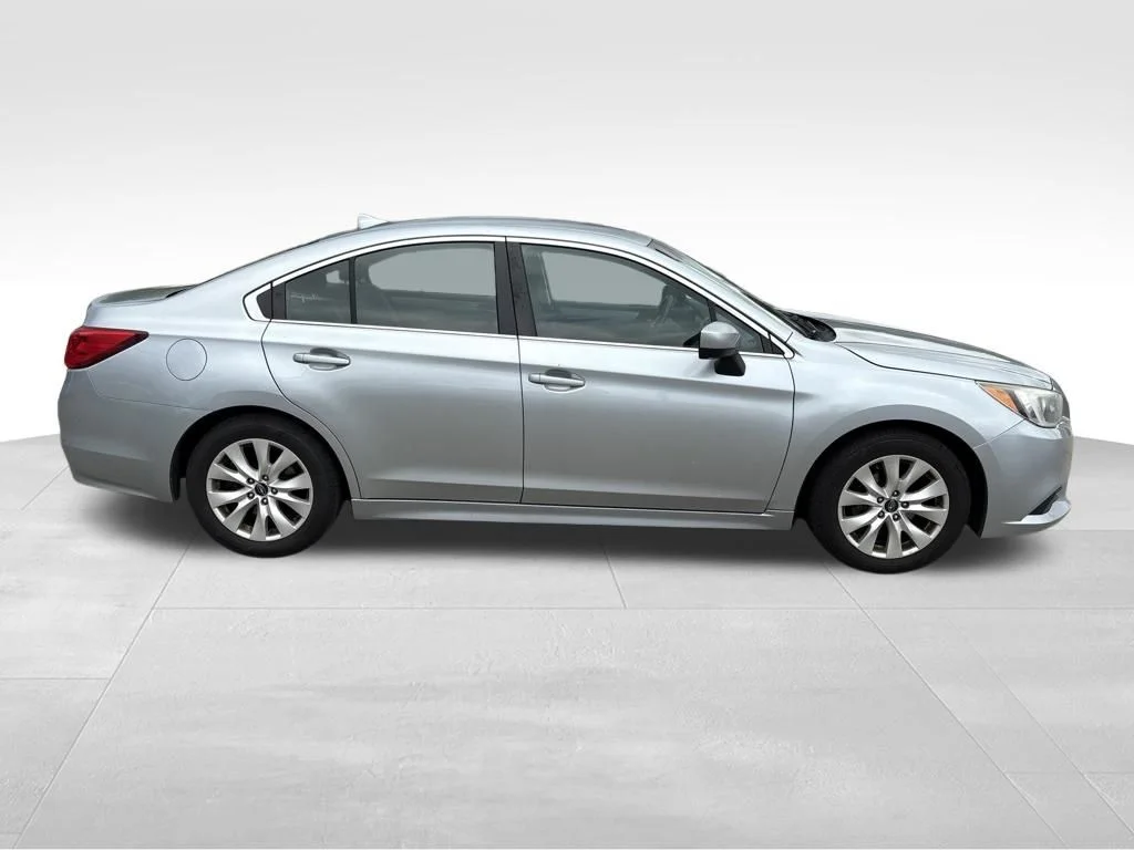 Used 2016 Silver Subaru 2.5i image 8