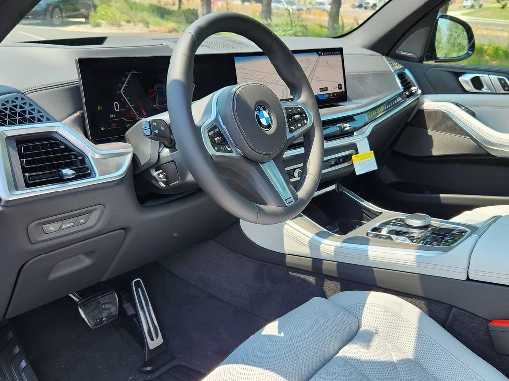 New 2026 Skyscraper Grey Metallic BMW xDrive40i image 9