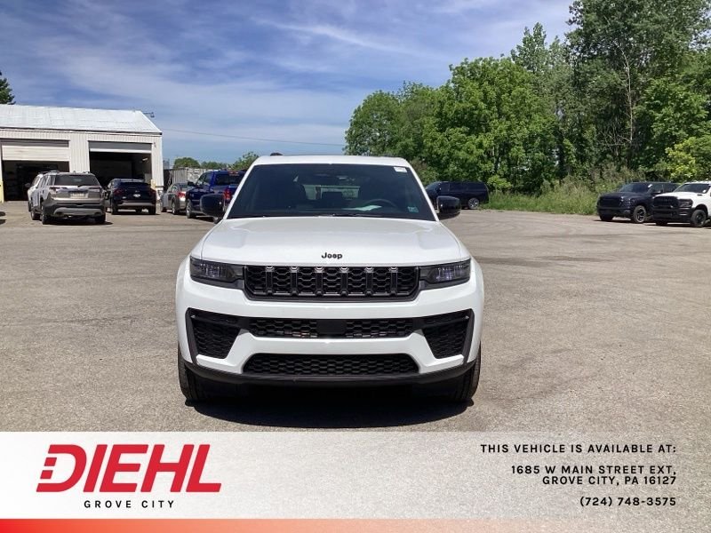 Used 2026 White/off-white Jeep Laredo Altitude image 2