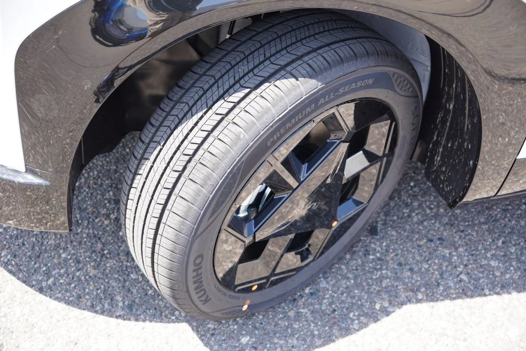 New 2027 Snow White Pearl Kia X-Line S image 9