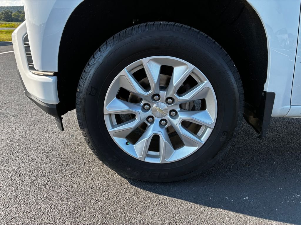 Used 2020 White Chevrolet Custom image 7