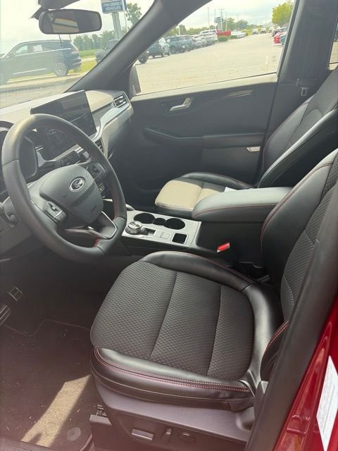 Used 2023 Rapid Red Metallic Tinted Clearcoat Ford ST-Line image 13