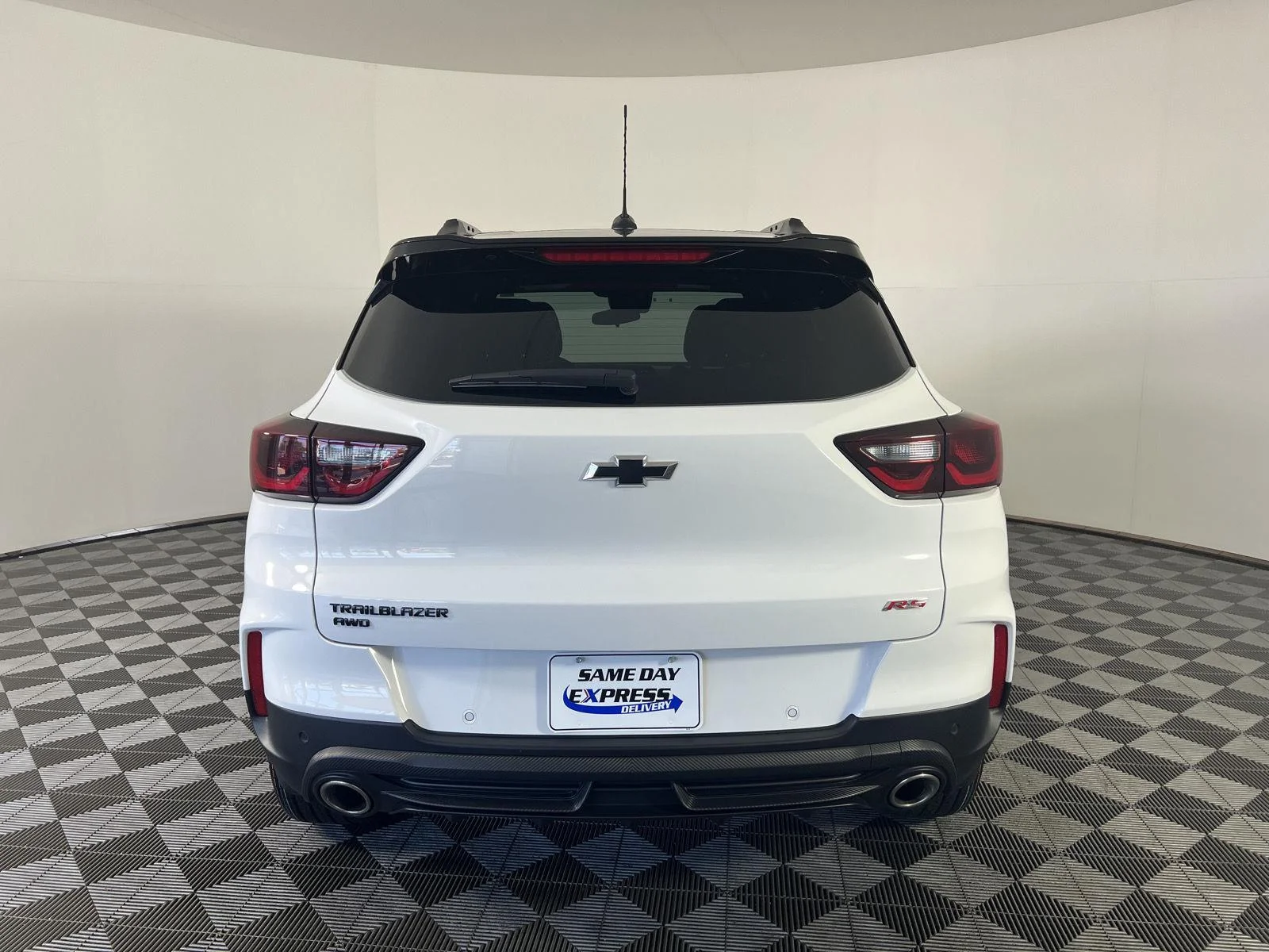 Used 2024 Summit White Chevrolet RS image 25