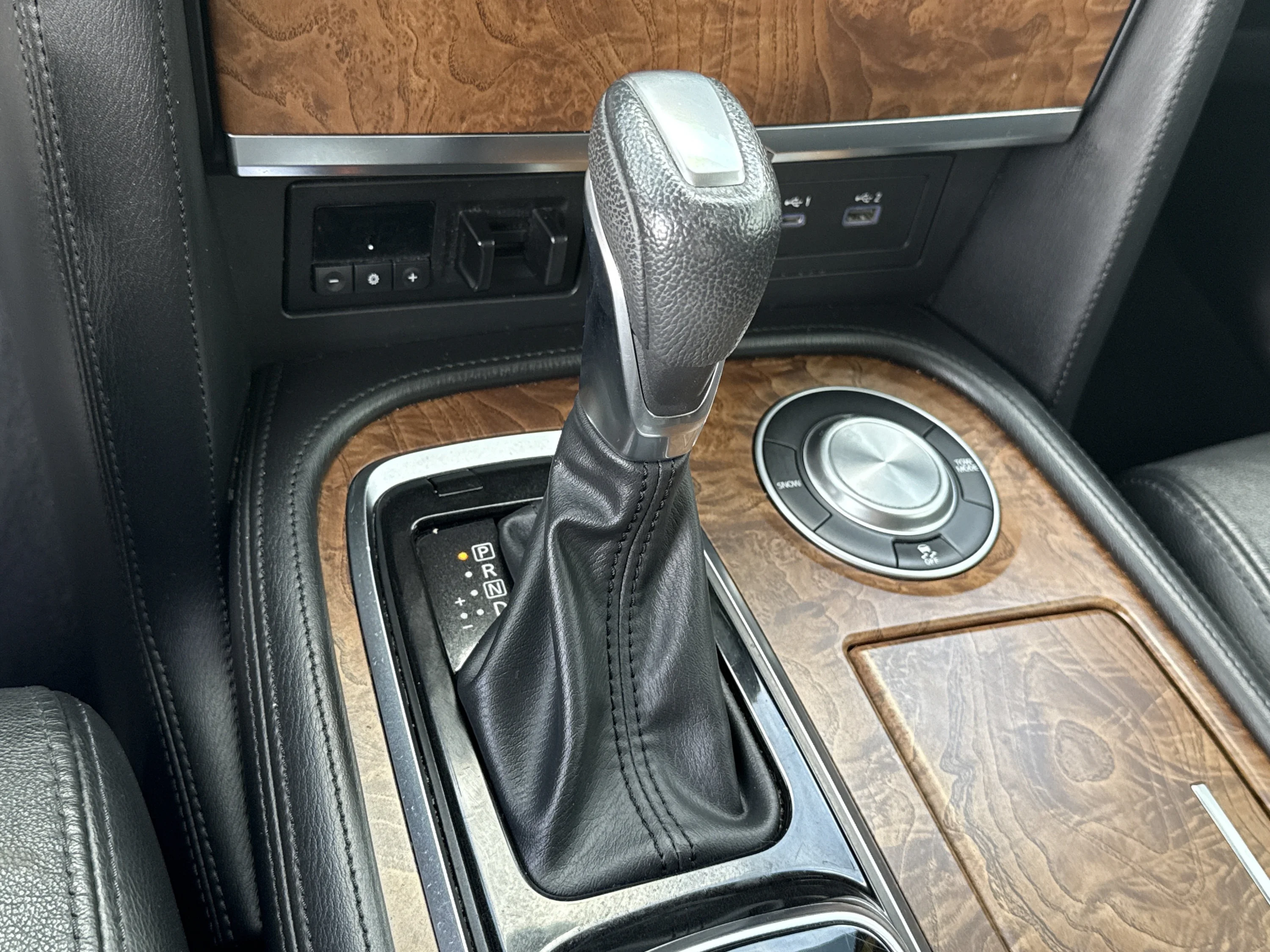 Used 2022 Super Black Nissan SL image 41