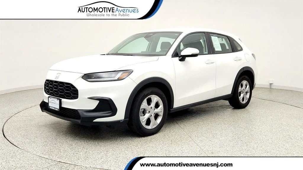 Used 2023 Platinum White Pearl Honda LX AWD CVT image 1