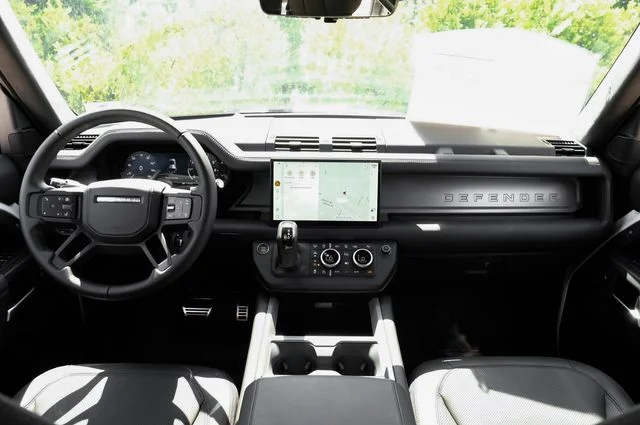 2025 Land Rover Defender V8 - Photo 20