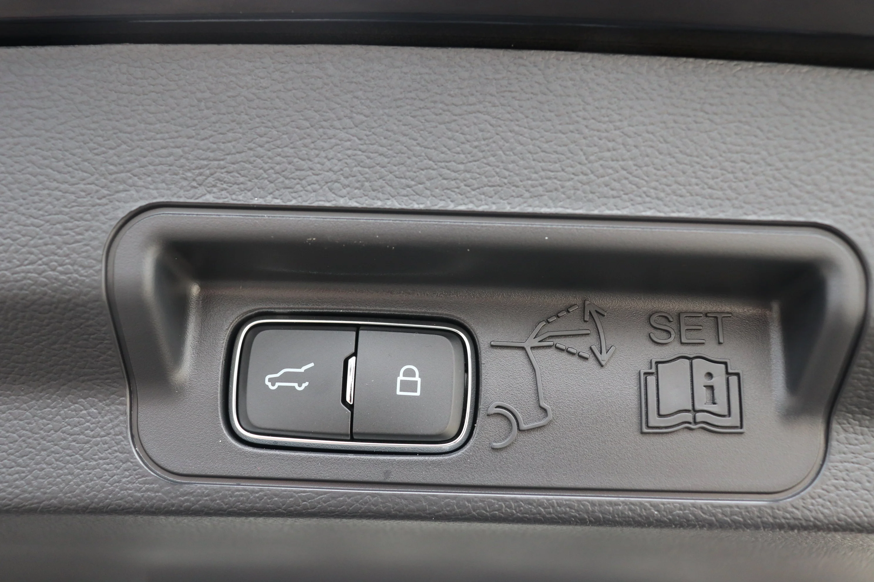 New 2026 AGATE BLACK Ford Active w/200A Pkg image 8
