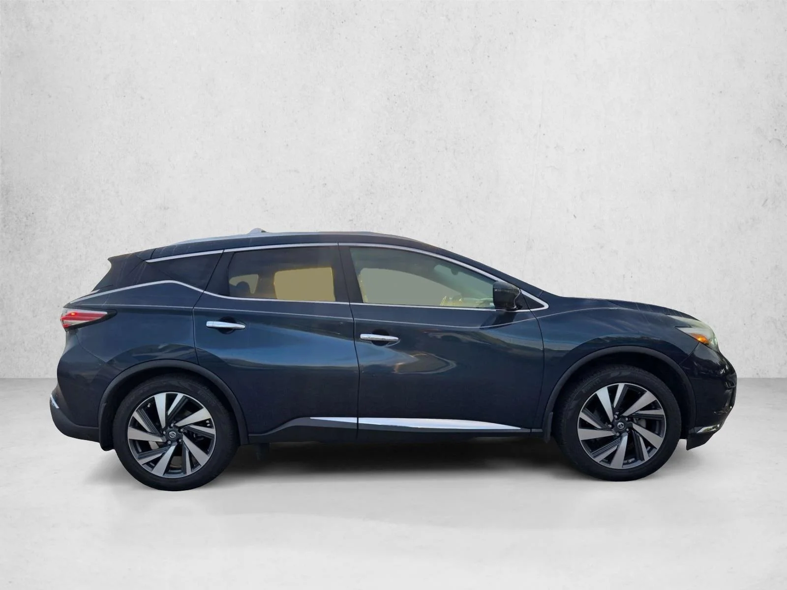 Used 2016 Arctic Blue Metallic Nissan Platinum image 4