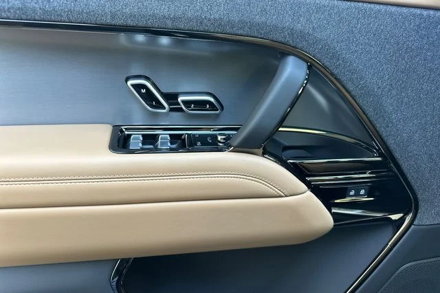New 2026 Varesine Blue Land Rover SE image 10