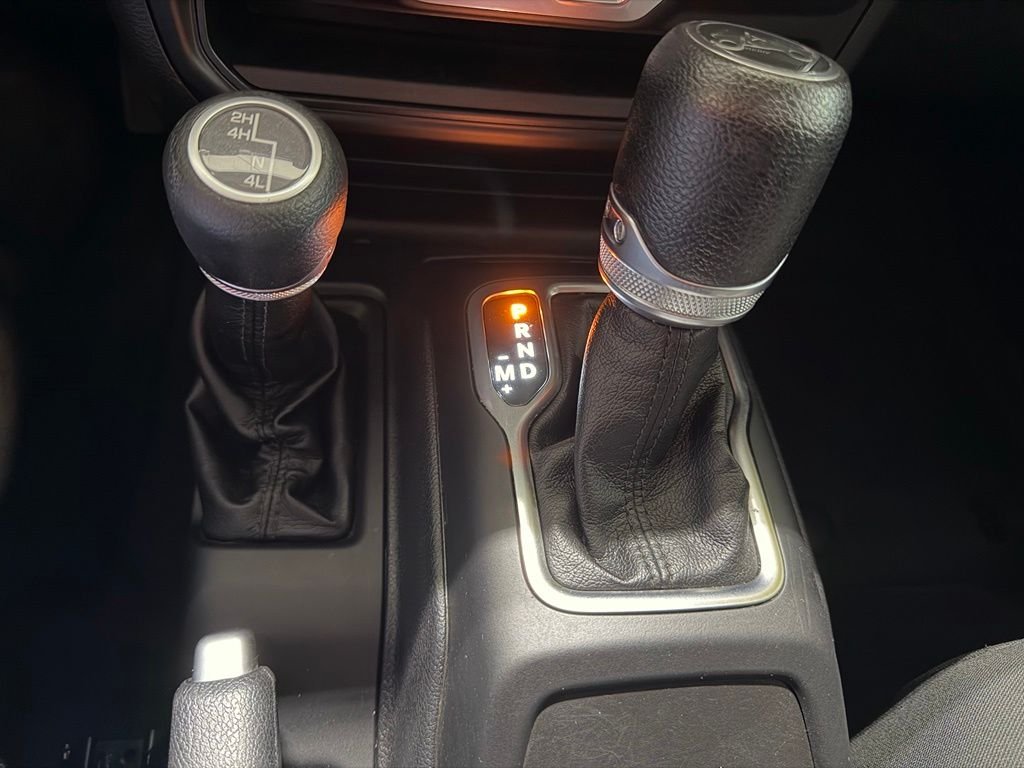 Used 2018 Silver Jeep Sport S image 5