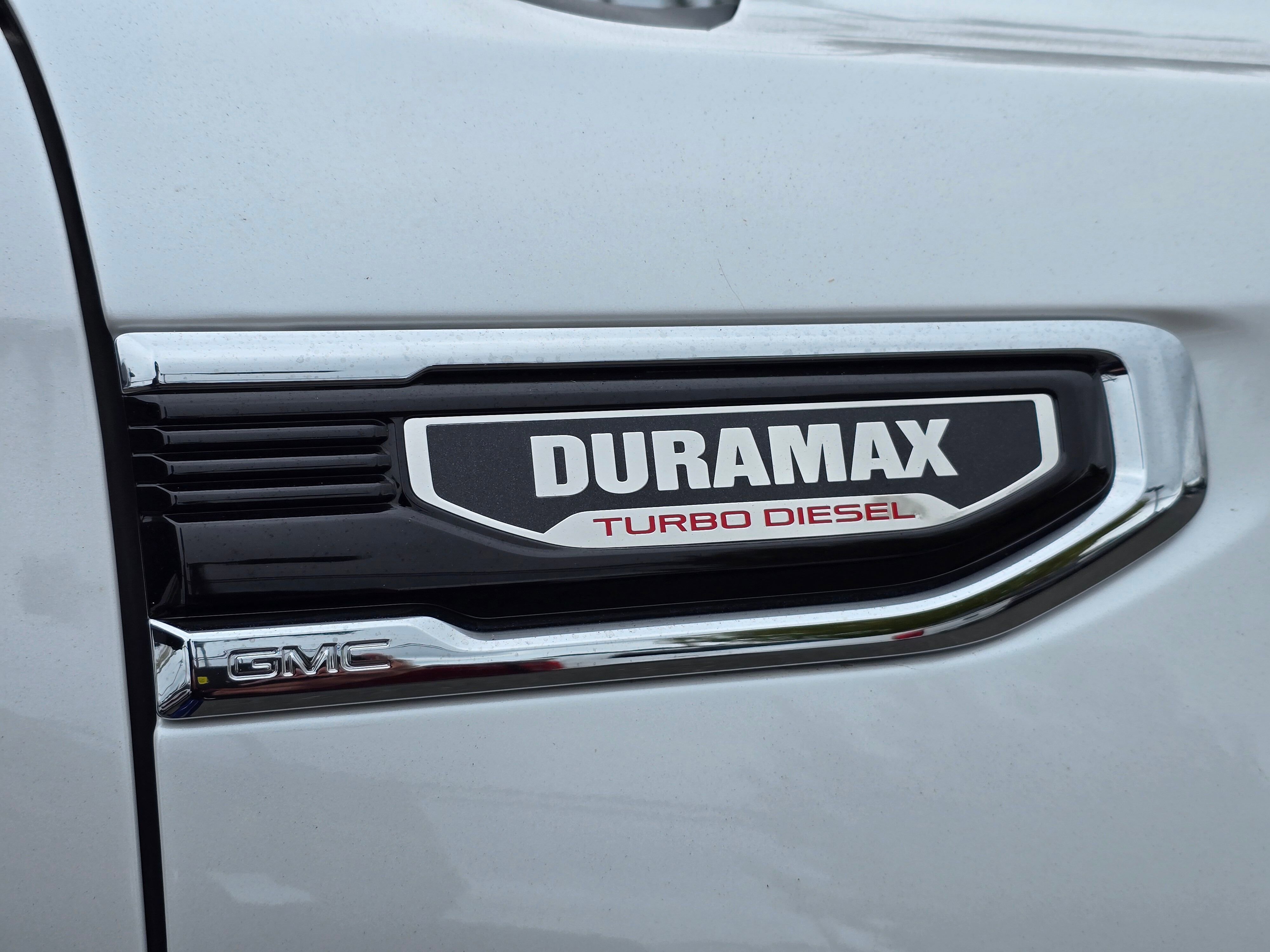 Used 2024 White Frost Tricoat GMC Denali image 13