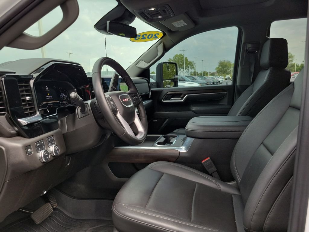 Used 2025 White GMC SLT image 20