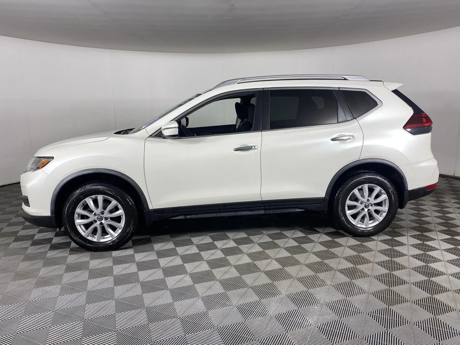 Used 2020 Pearl White Tricoat Nissan SV image 4