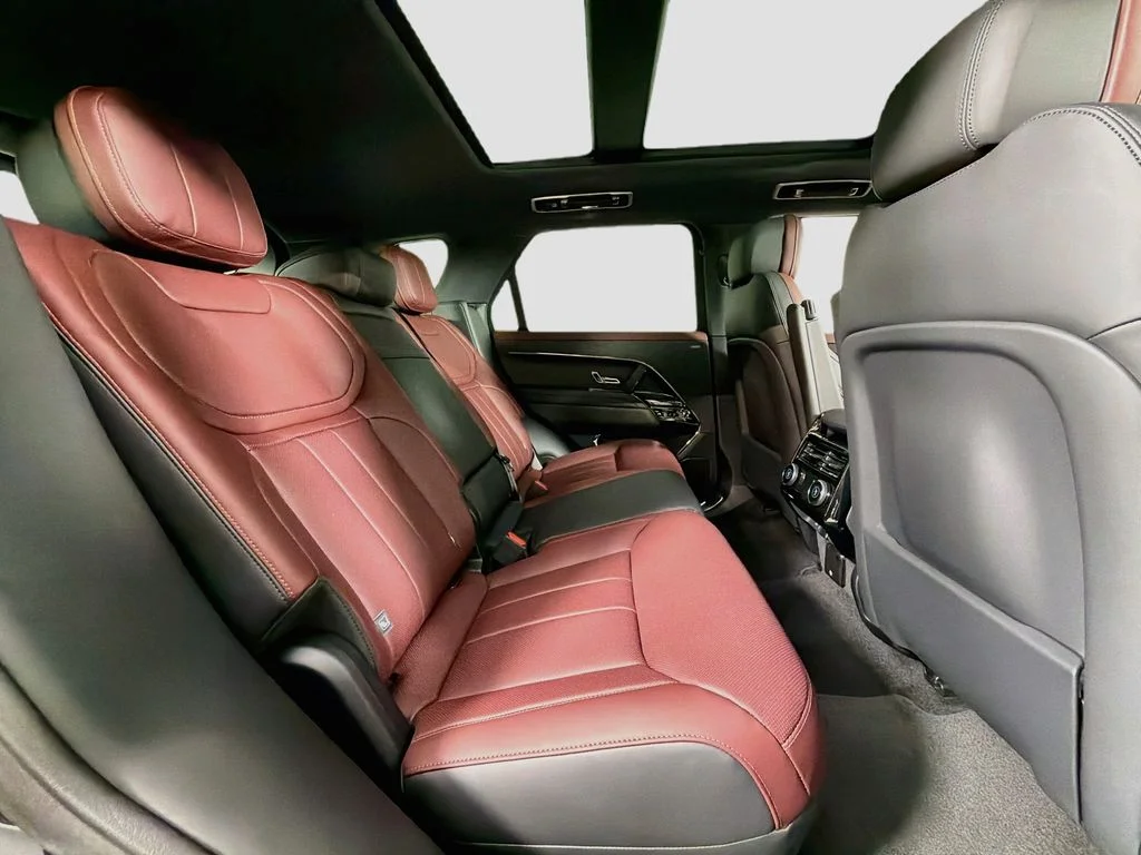 New 2027 Santorini Black Land Rover Dynamic SE image 29