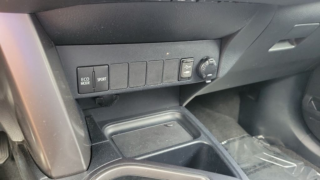 2017 Toyota RAV4 XLE - Photo 19