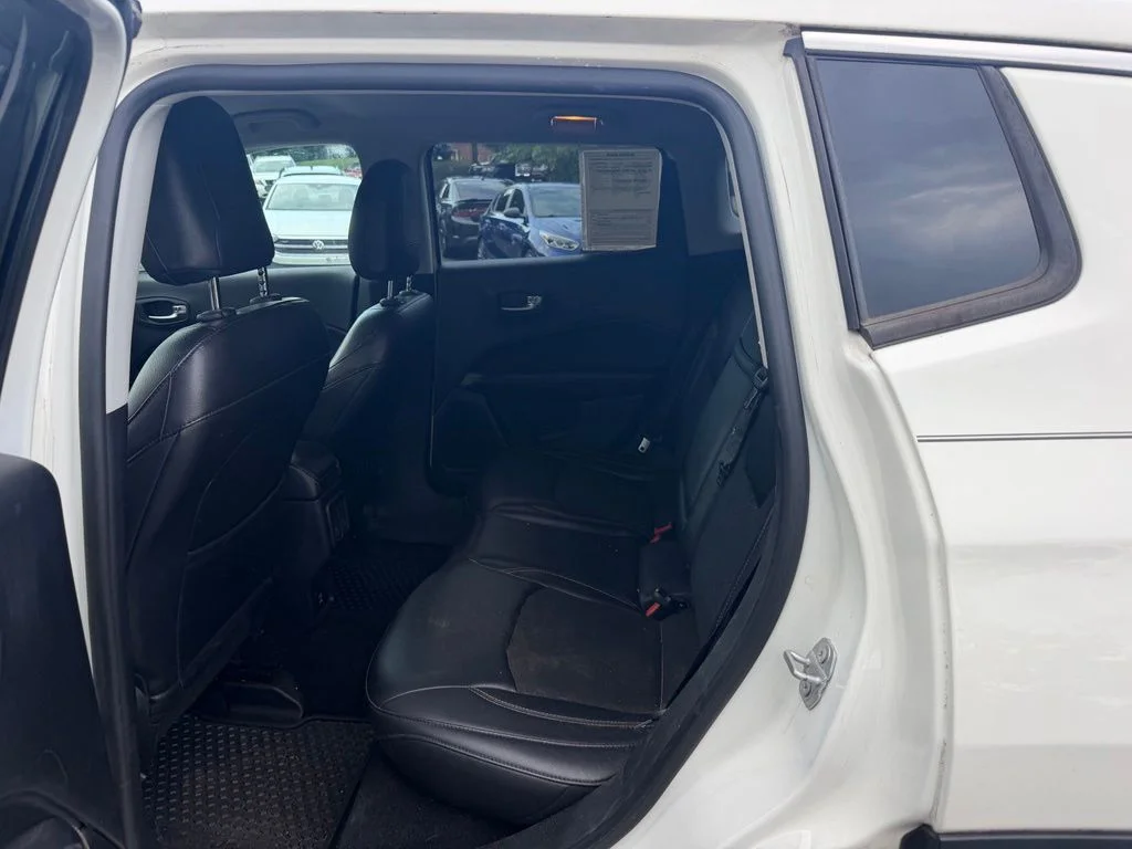 Used 2018 White Jeep Latitude image 10
