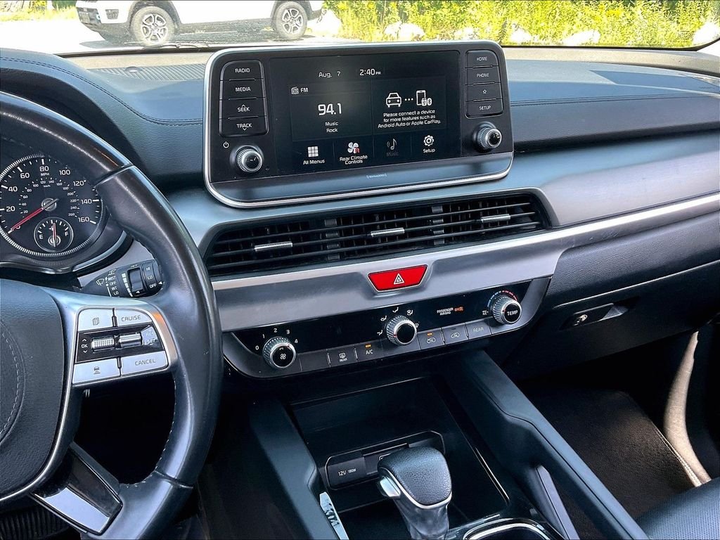 Used 2020 Snow White Pearl Kia LX image 18