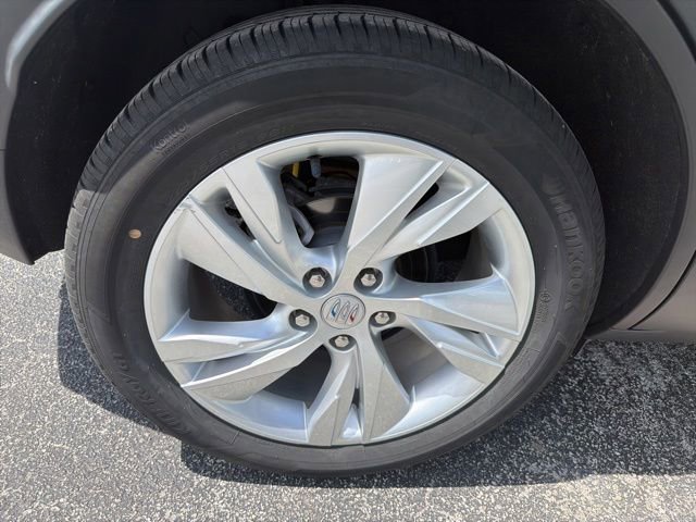 Used 2024 Summit White Buick Preferred image 10