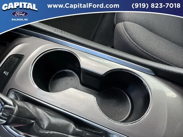 Used 2022 White Chevrolet LT image 31