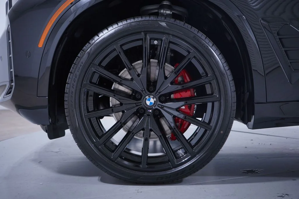 Used 2026 Black Sapphire Metallic BMW sDrive40i image 2