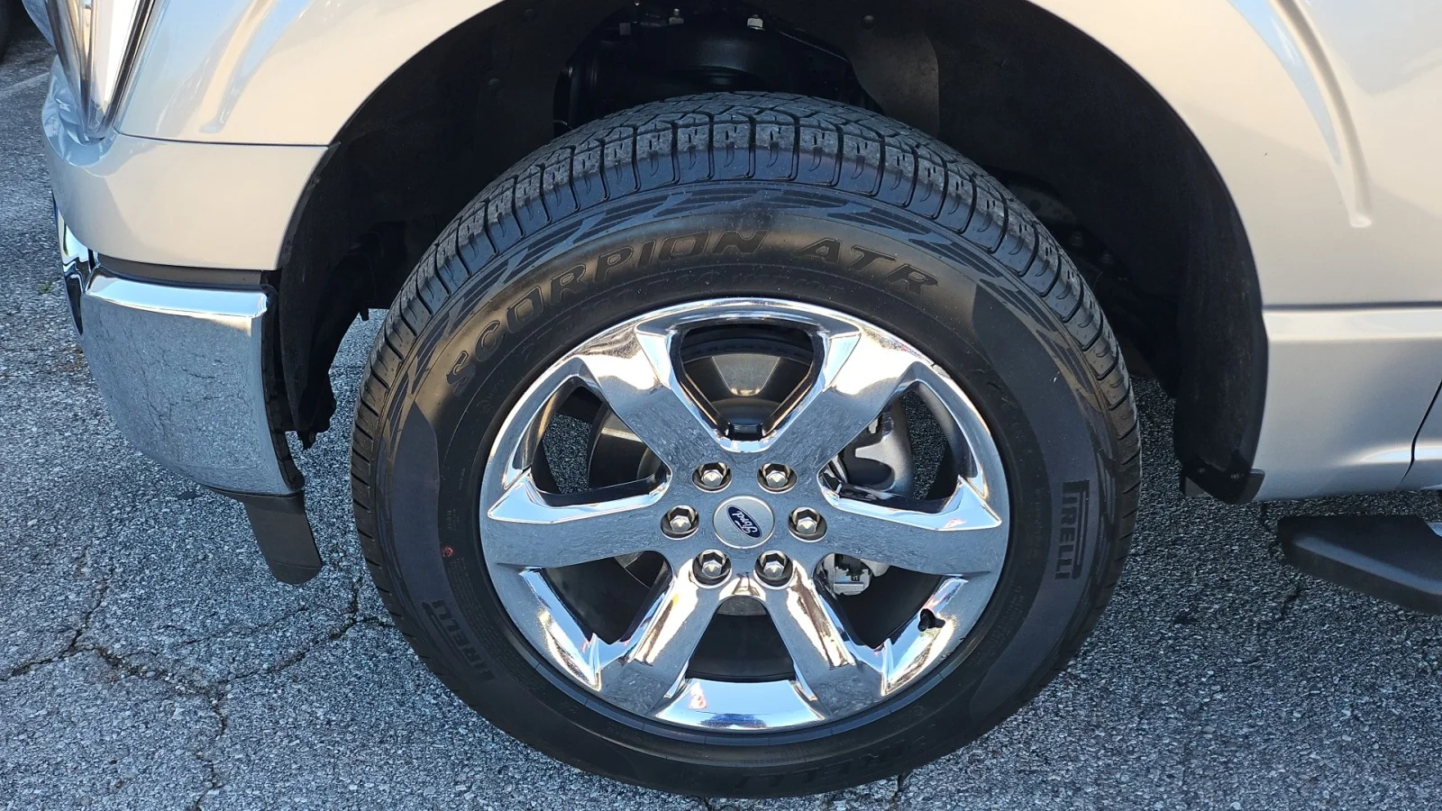 Used 2023 Silver Ford XLT image 9