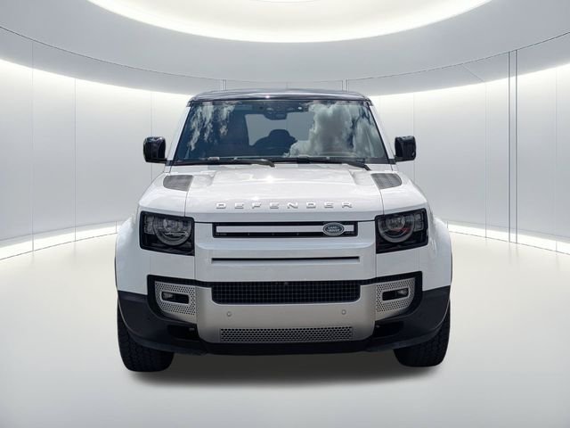 Used 2024 White Land Rover SE image 9