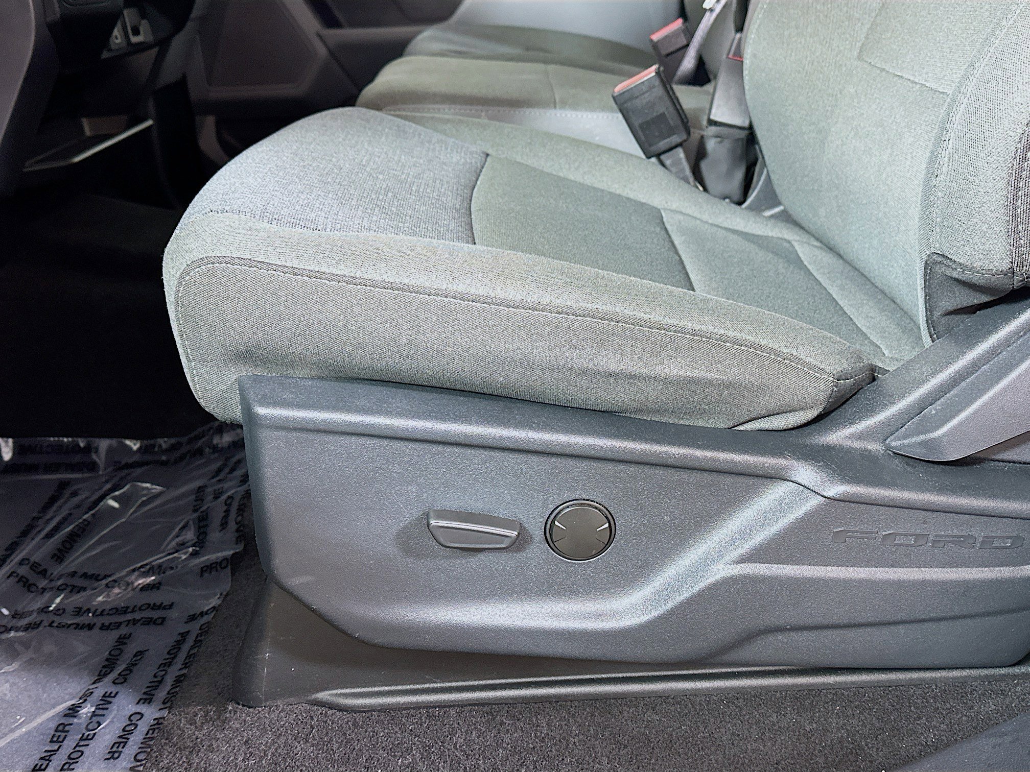 Used 2025 Gray Metallic Ford XLT image 18