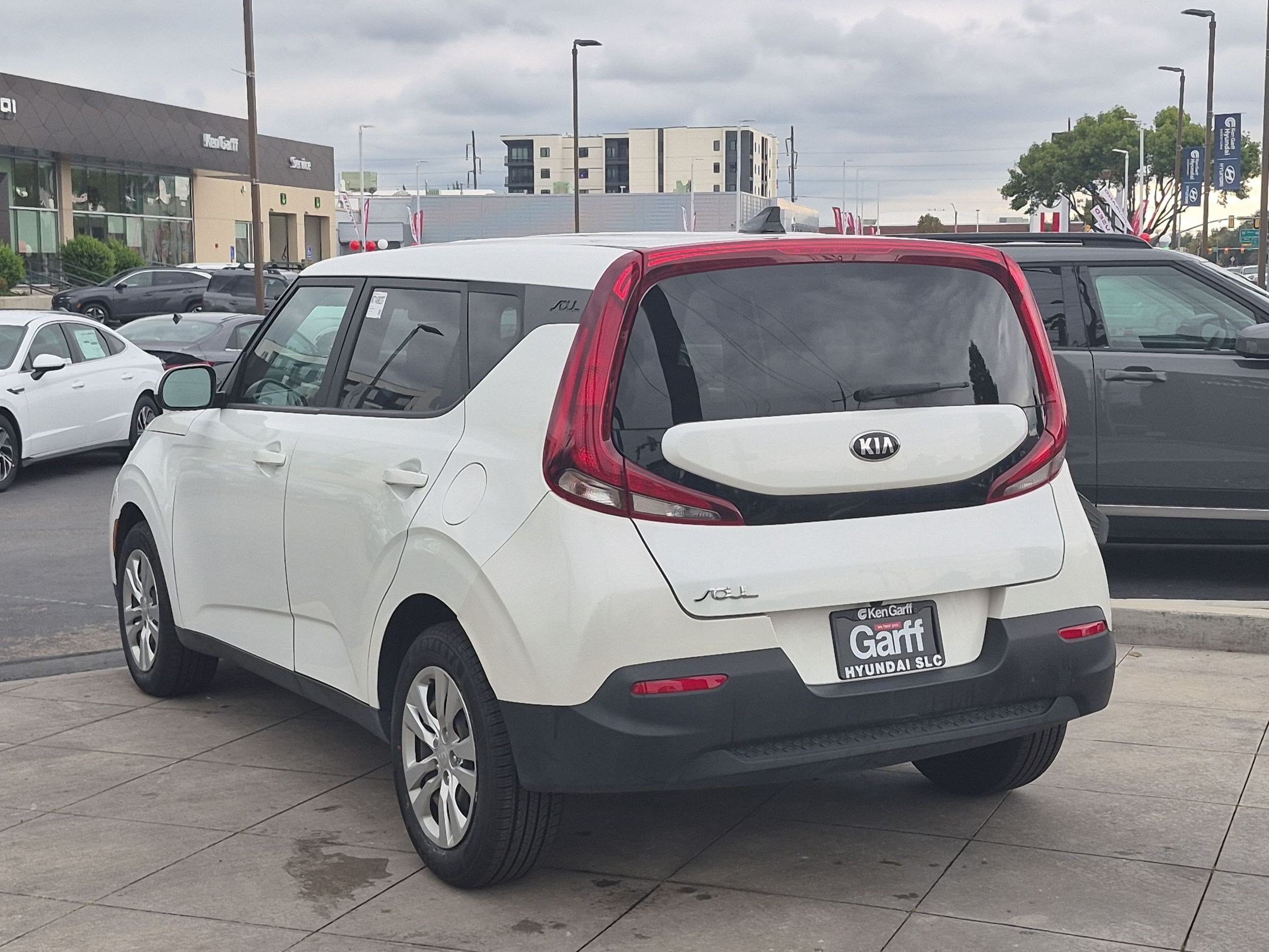 Used 2021 Snow White Pearl Kia LX image 5
