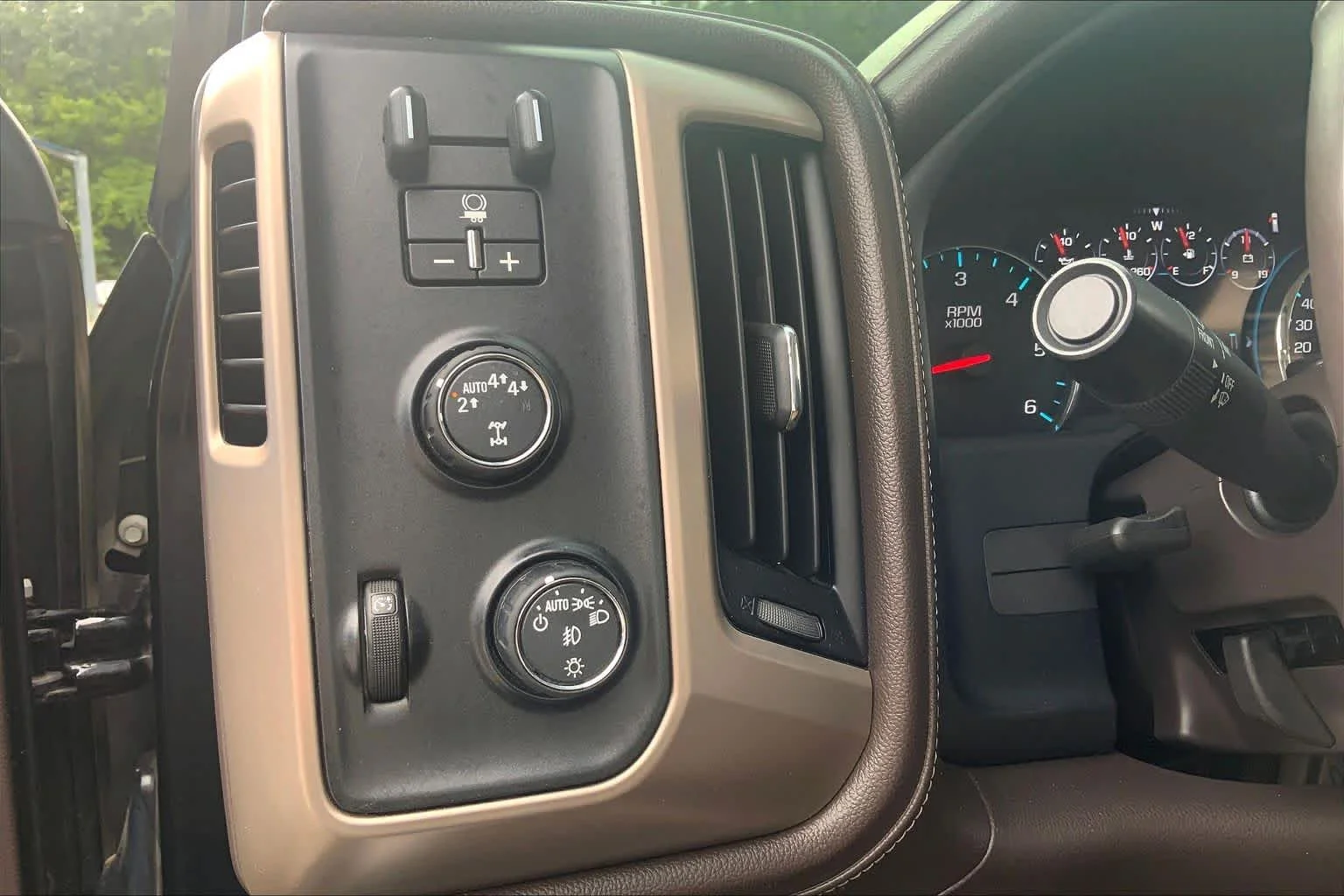 Used 2017 Onyx Black GMC Denali image 33
