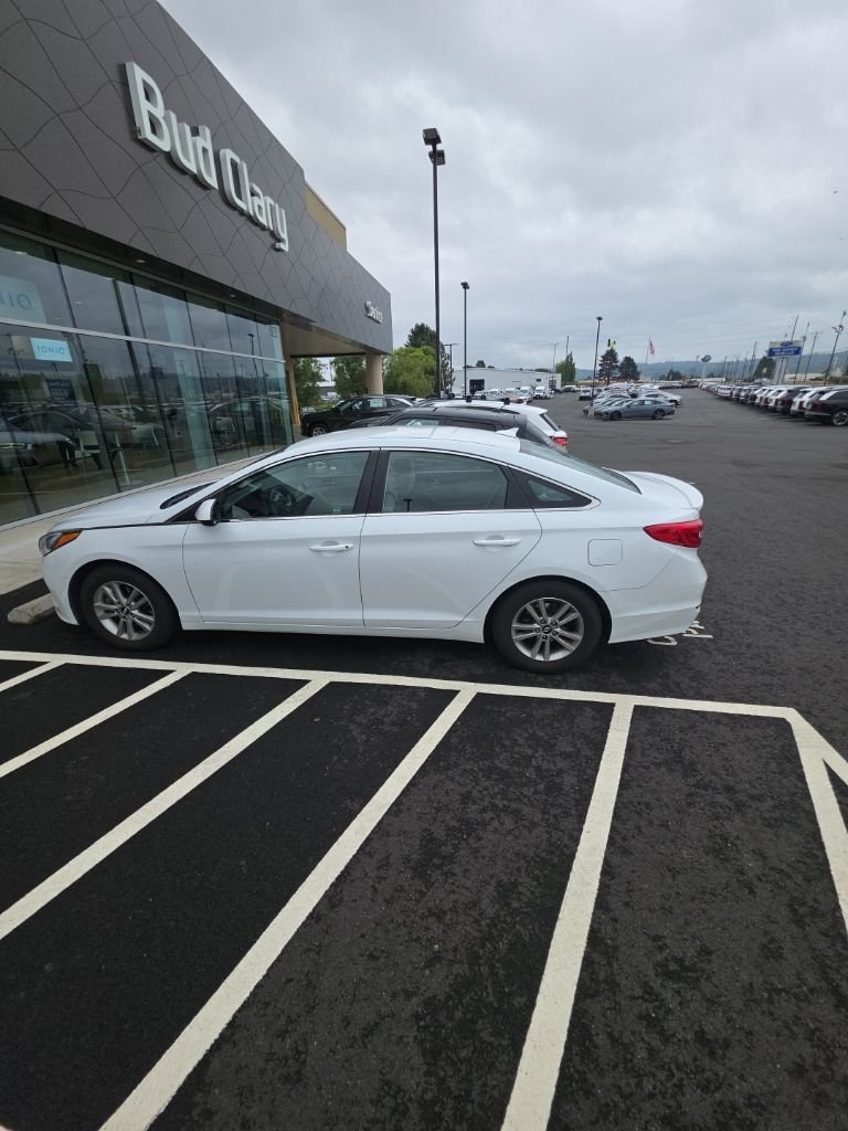 Used 2015 Quartz White Pearl Hyundai SE image 9