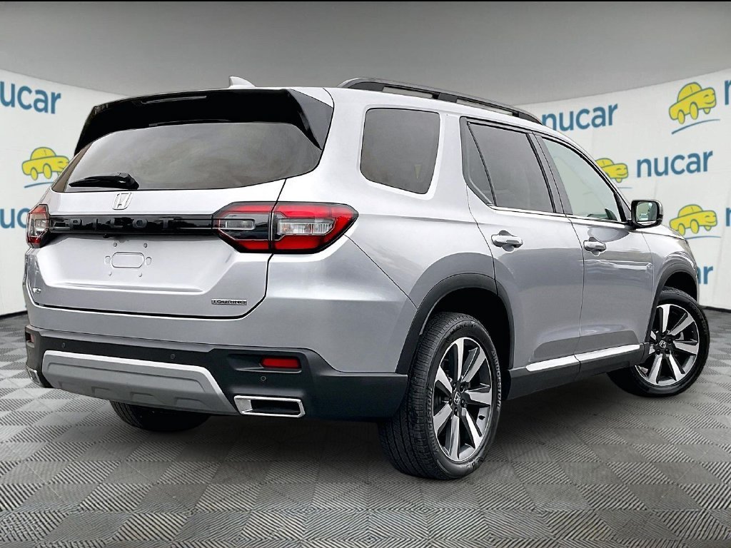 Used 2024 Lunar Silver Metallic Honda Touring image 6