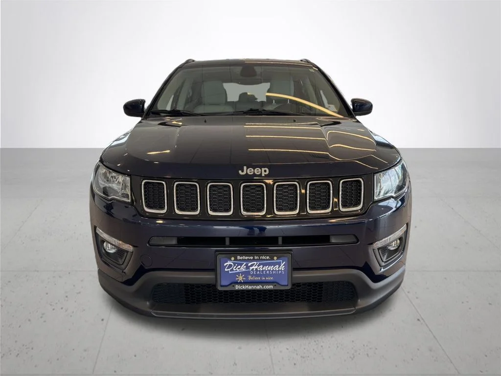 Used 2018 Blue Jeep Latitude image 3