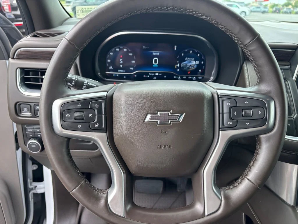 Used 2023 White Chevrolet Z71 image 13