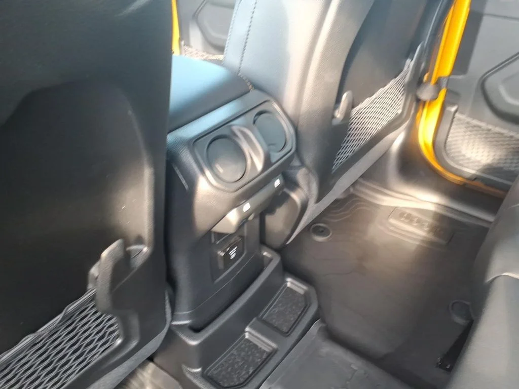 New 2026 Goldilocks Exterior Paint Jeep Sahara image 8
