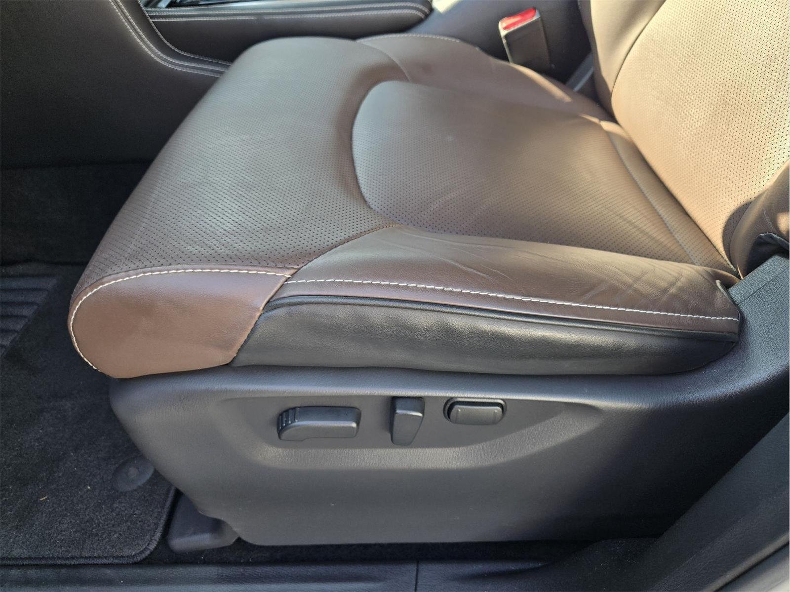 Used 2023 Liquid Platinum INFINITI PREMIUM SELECT image 21