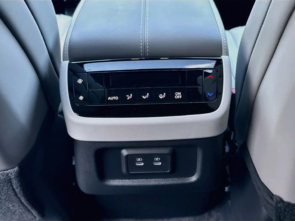 New 2027 GRAPHITE SHADOW INFINITI Luxe AWD image 26