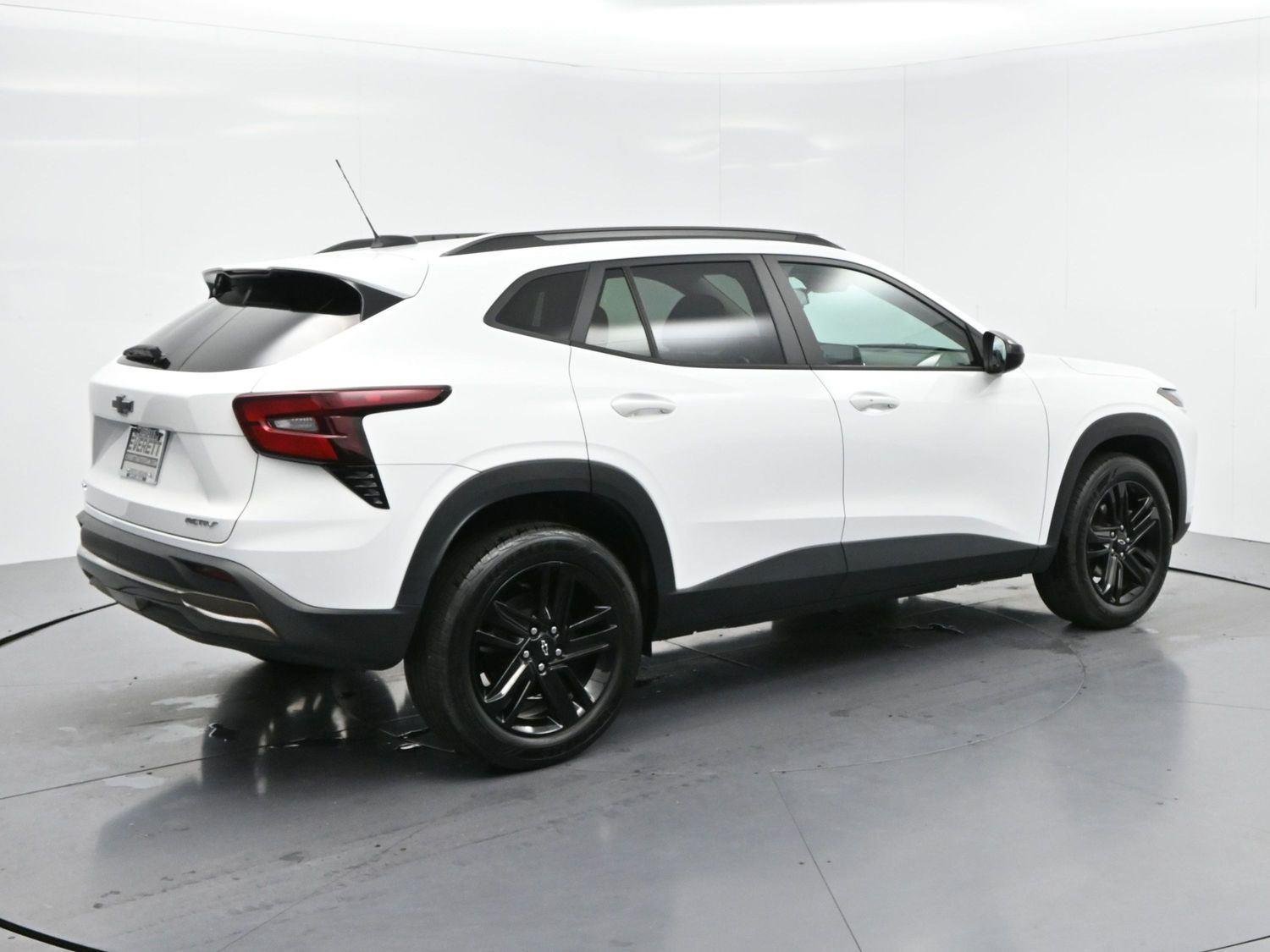 Used 2025 Summit White Chevrolet ACTIV image 7